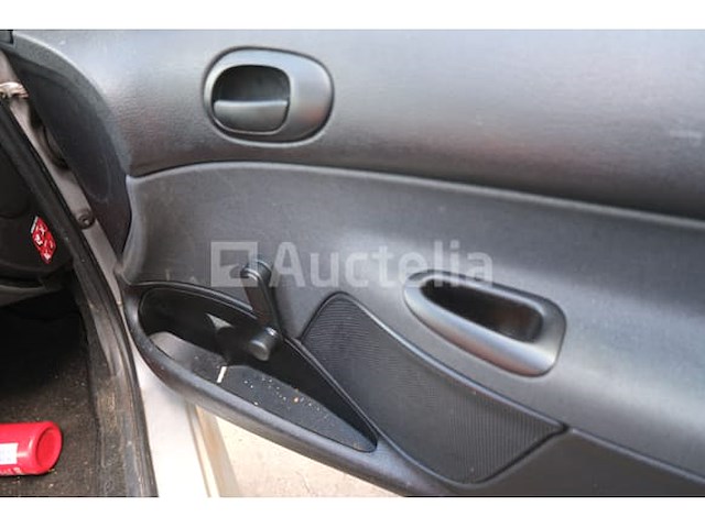 Auto (inbeslagname op straat) peugeot 206 - afbeelding 19 van  60