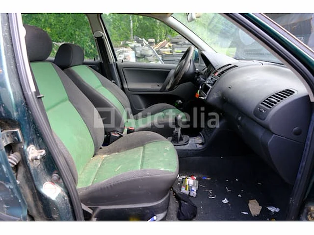 Auto (inbeslagname op straat) volkswagen polo (vin: wvwzzz6nz1d115323) - afbeelding 14 van  24
