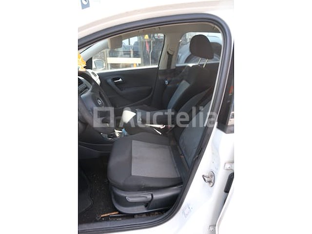 Auto (inbeslagname op straat) volkswagen polo - afbeelding 3 van  54