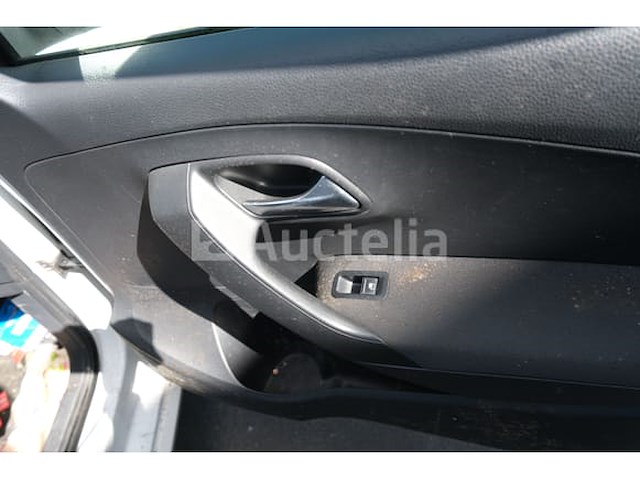 Auto (inbeslagname op straat) volkswagen polo - afbeelding 8 van  54
