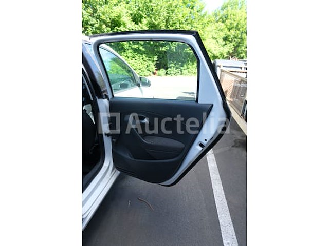 Auto (inbeslagname op straat) volkswagen polo - afbeelding 47 van  54