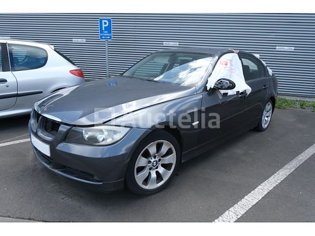 Auto (inval op straat) bmw 318i - afbeelding 3 van  65