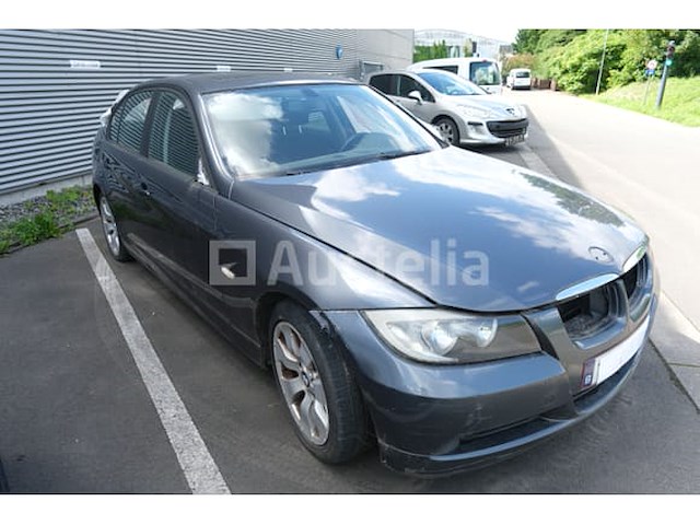 Auto (inval op straat) bmw 318i - afbeelding 5 van  65