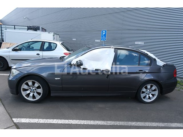 Auto (inval op straat) bmw 318i - afbeelding 8 van  65