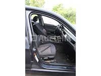 Auto (inval op straat) bmw 318i - afbeelding 10 van  65