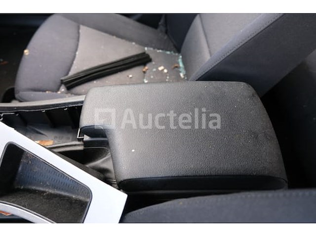 Auto (inval op straat) bmw 318i - afbeelding 15 van  65
