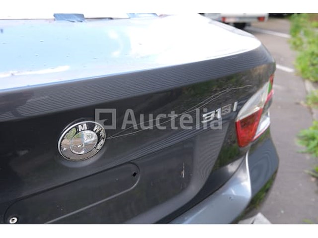 Auto (inval op straat) bmw 318i - afbeelding 19 van  65