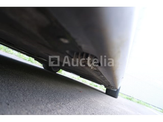 Auto (inval op straat) bmw 318i - afbeelding 26 van  65