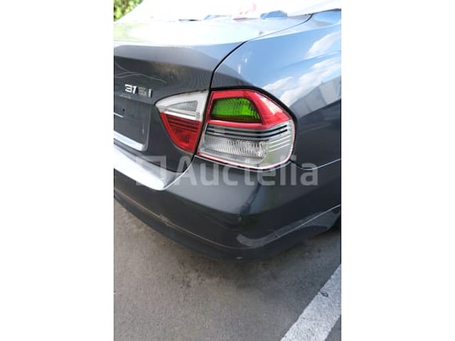 Auto (inval op straat) bmw 318i - afbeelding 30 van  65
