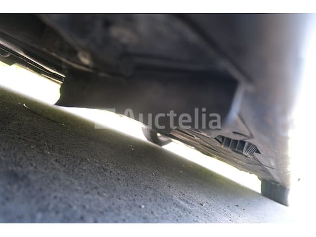 Auto (inval op straat) bmw 318i - afbeelding 31 van  65