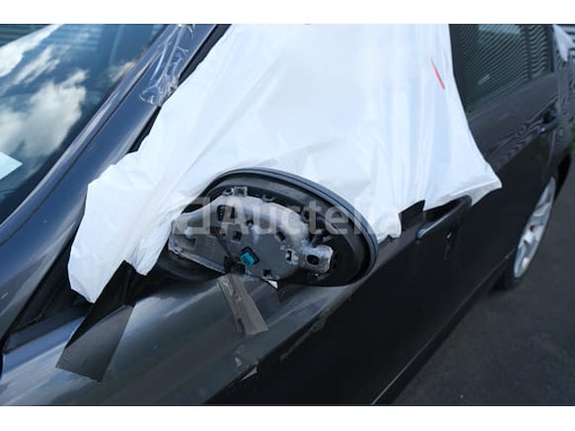 Auto (inval op straat) bmw 318i - afbeelding 33 van  65
