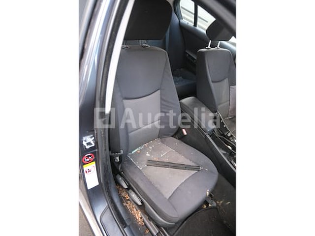 Auto (inval op straat) bmw 318i - afbeelding 40 van  65