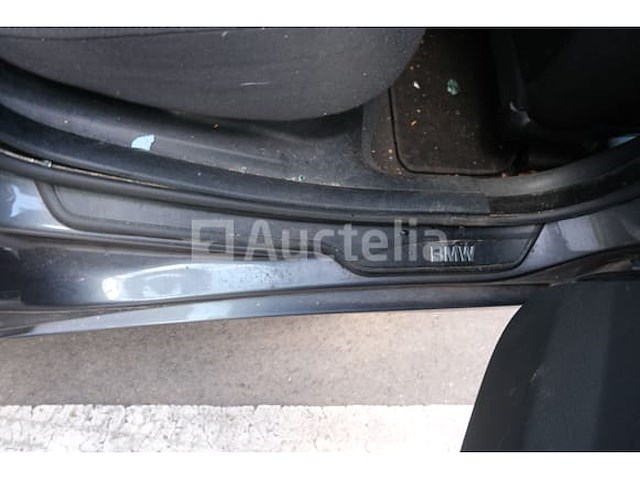 Auto (inval op straat) bmw 318i - afbeelding 41 van  65