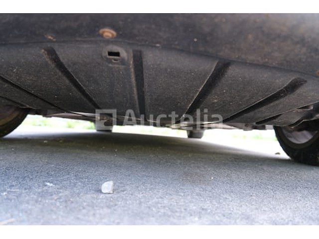Auto (inval op straat) bmw 318i - afbeelding 46 van  65
