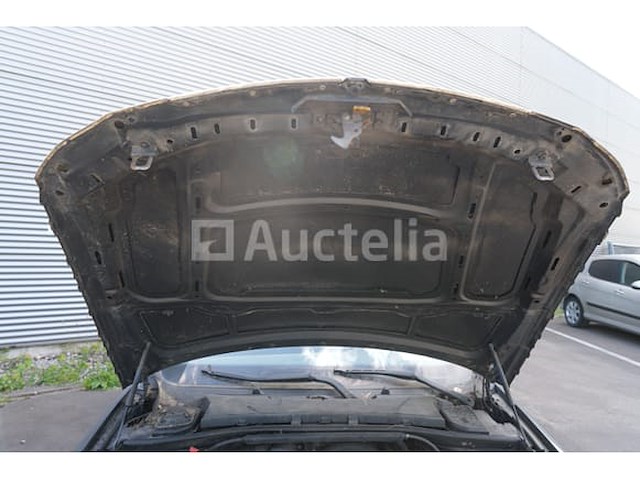 Auto (inval op straat) bmw 318i - afbeelding 52 van  65
