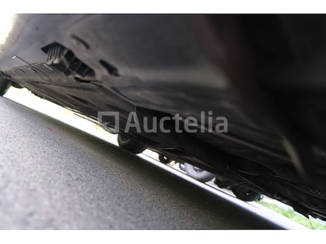 Auto (inval op straat) bmw 318i - afbeelding 57 van  65