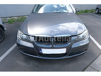 Auto (inval op straat) bmw 318i - afbeelding 58 van  65