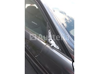 Auto (inval op straat) bmw 318i - afbeelding 61 van  65