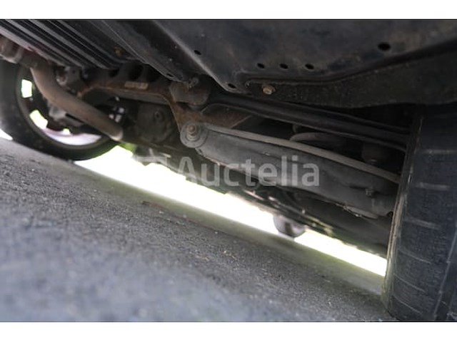 Auto (inval op straat) bmw 318i - afbeelding 62 van  65