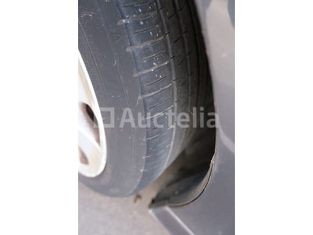 Auto (inval op straat) bmw 318i - afbeelding 56 van  65