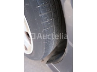 Auto (inval op straat) bmw 318i - afbeelding 56 van  65