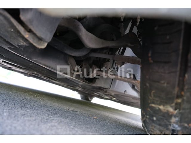 Auto (inval op straat) bmw 318i - afbeelding 65 van  65