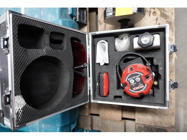 Auto line laser futech + staander - afbeelding 2 van  6