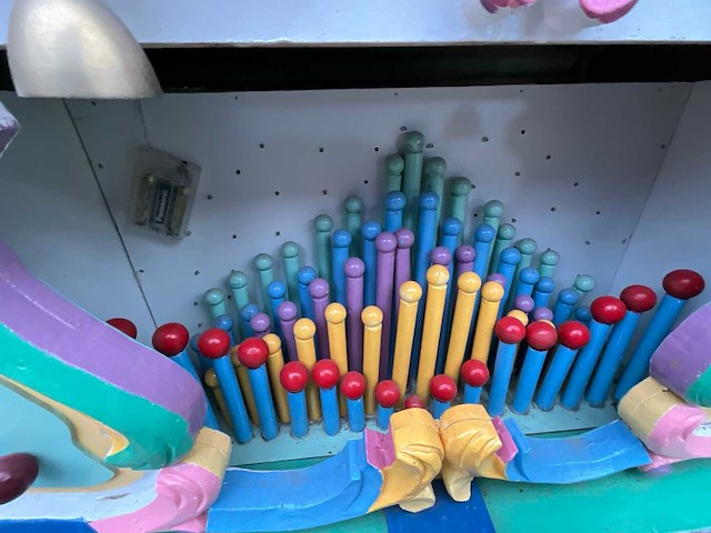 Auto met orgel orgel - afbeelding 3 van  10