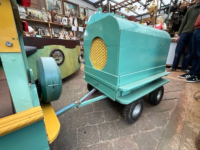 Auto met orgel orgel - afbeelding 6 van  10