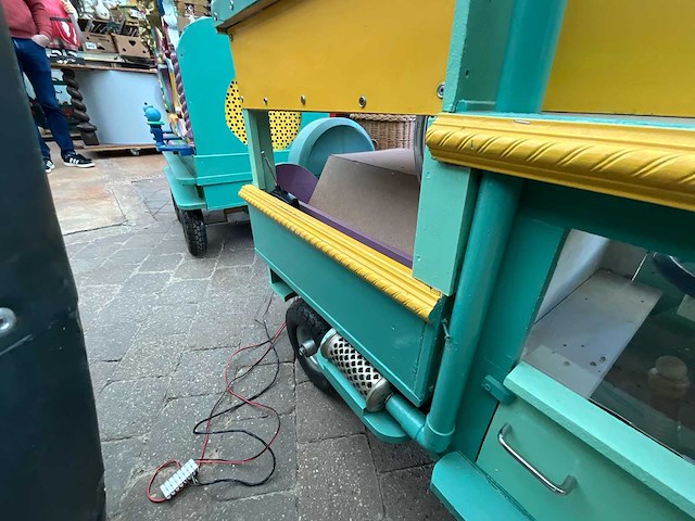 Auto met orgel orgel - afbeelding 7 van  10