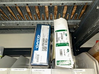 Auto onderdelen in rek - afbeelding 5 van  12