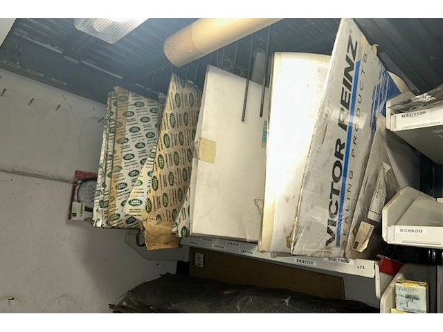 Auto onderdelen in rek - afbeelding 8 van  12