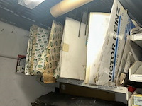 Auto onderdelen in rek - afbeelding 8 van  12