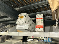 Auto onderdelen in rek - afbeelding 12 van  12