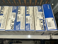 Auto onderdelen in rek - afbeelding 3 van  10