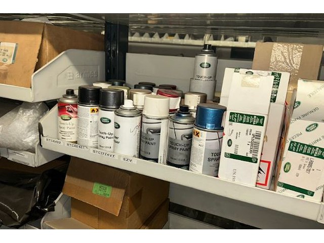 Auto onderdelen in rek - afbeelding 4 van  10