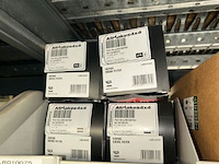 Auto onderdelen in rek - afbeelding 9 van  10