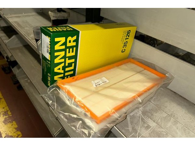 Auto onderdelen in rek - afbeelding 10 van  10