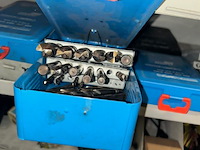 Auto onderdelen in rek - afbeelding 7 van  16