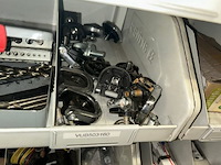 Auto onderdelen in rek - afbeelding 8 van  16