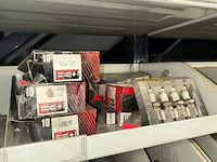 Auto onderdelen in rek - afbeelding 12 van  16