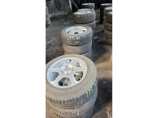 Autobanden met aluminium velgen 10x4 - afbeelding 2 van  12