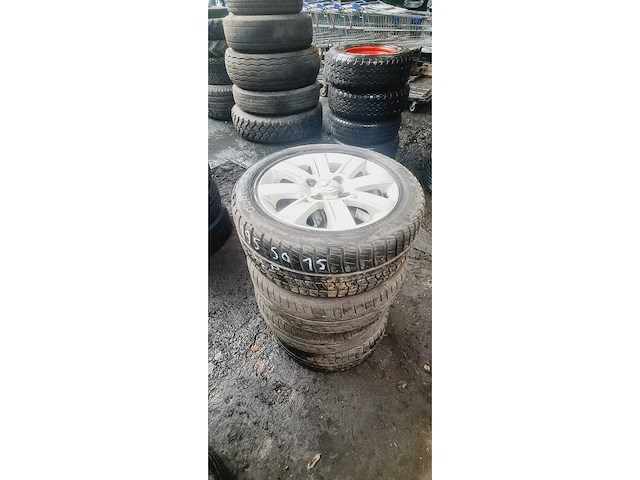 Autobanden met aluminium velgen 12x4 - afbeelding 2 van  25