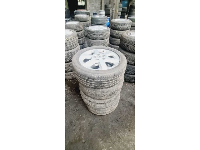 Autobanden met aluminium velgen 12x4 - afbeelding 8 van  25