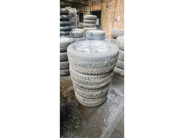 Autobanden met aluminium velgen 12x4 - afbeelding 10 van  25