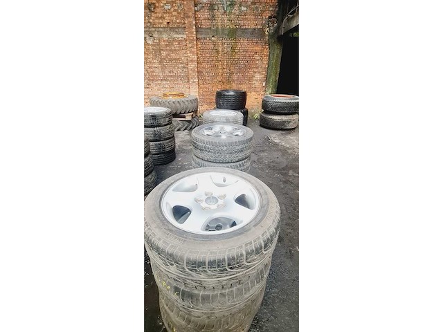 Autobanden met aluminium velgen 12x4 - afbeelding 13 van  25