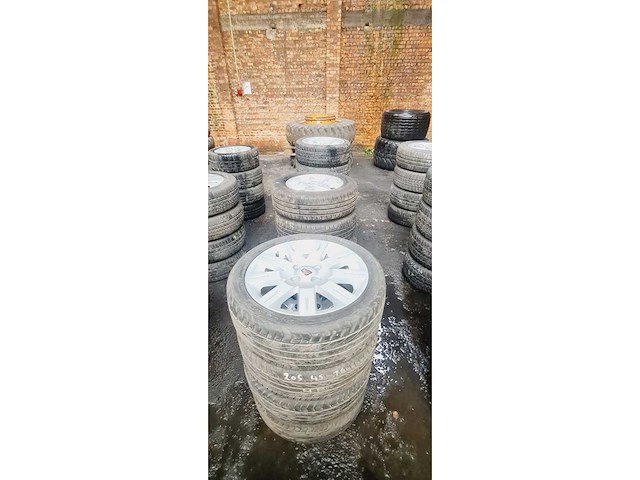 Autobanden met aluminium velgen 12x4 - afbeelding 18 van  25