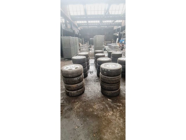 Autobanden met aluminium velgen 12x4 - afbeelding 21 van  25