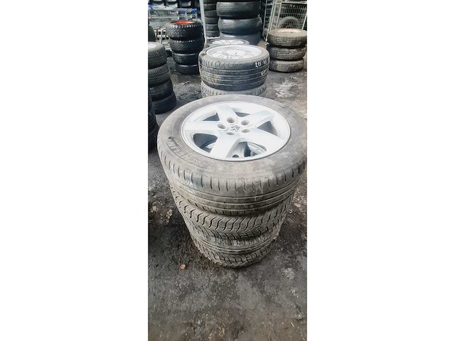 Autobanden met aluminium velgen 12x4 - afbeelding 23 van  25