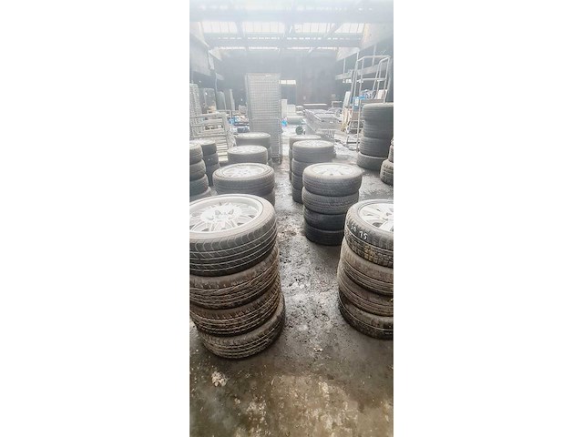 Autobanden met aluminium velgen 12x4 - afbeelding 24 van  25